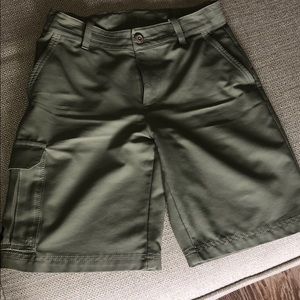 Boys M Khaki Under Armour cargo shorts.